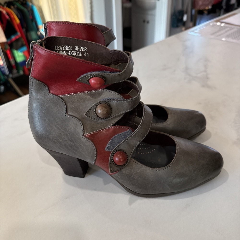 L'ARTISTE By Spring Step Autumn 3 Strap Booties Gray Red Size 41 9.5